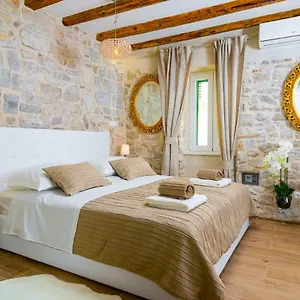 2* Guest house Lux Aurelius In Centre Old Town